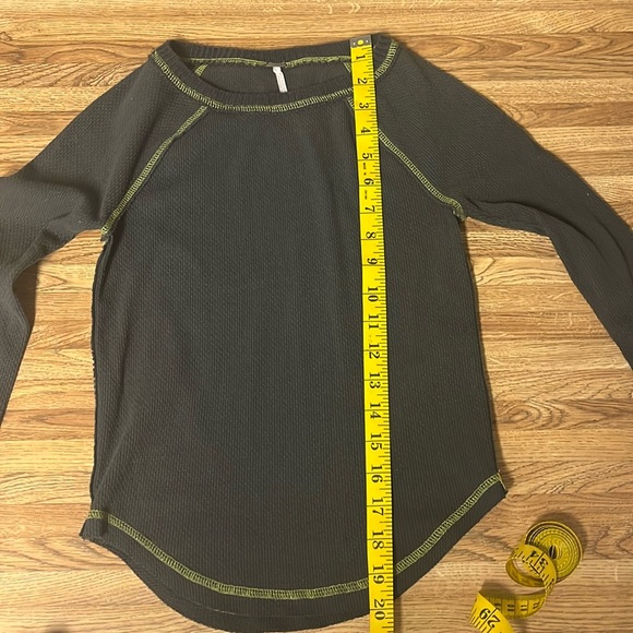 FREE PEOPLE She’s Reversible Cuff Crew Neck Long Sleeve Women’s XS - Picture 13 of 13